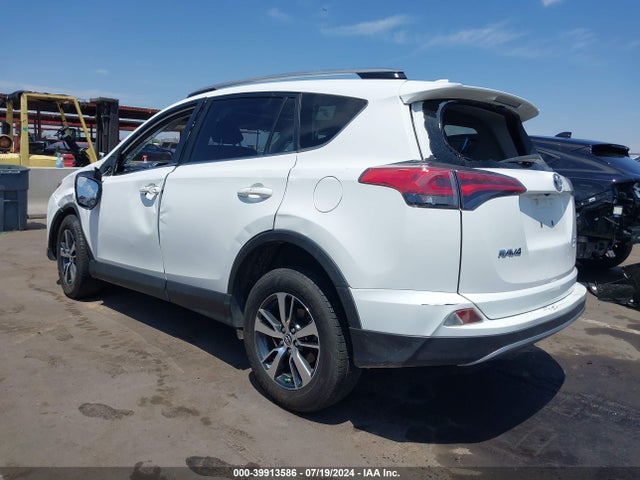 Toyota Rav4 Xle 2018 JTMRFREV4JD237633 Image 3