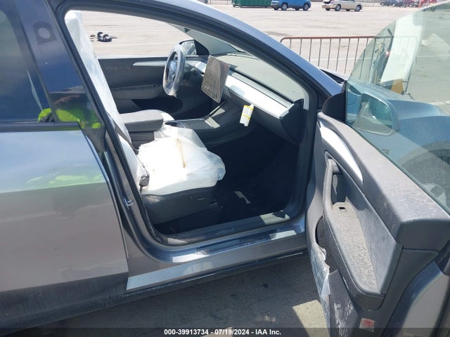 2024 TESLA MODEL Y 7SAYGDEE6RA290270 Photo 4