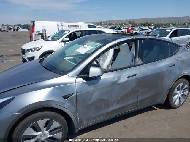 2024 TESLA MODEL Y 7SAYGDEE6RA290270 Photo 5