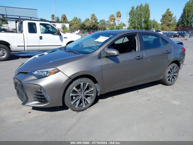 Toyota COROLLA SE 2017 5YFBURHE3HP657653 Image 2