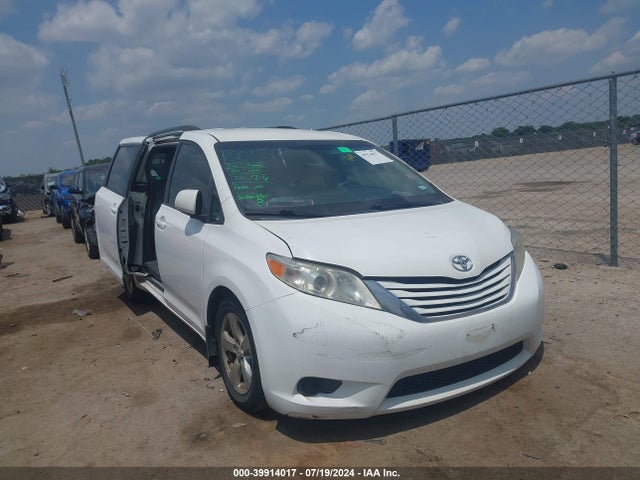 Toyota Sienna Le 8 Passenger 2015 5TDKK3DC1FS606258 головне зображення