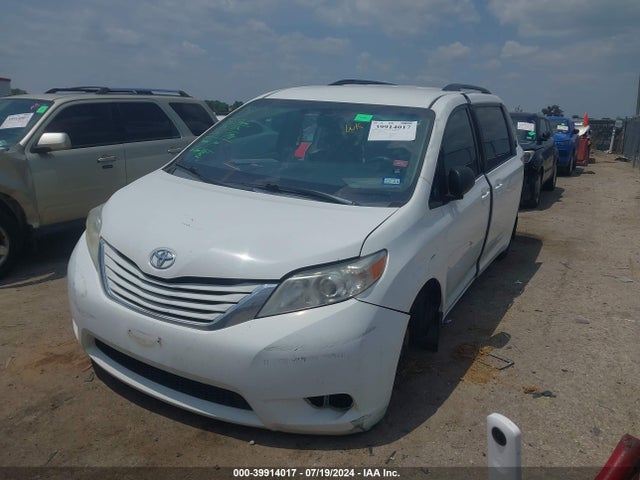 Toyota Sienna Le 8 Passenger 2015 5TDKK3DC1FS606258 Image 2