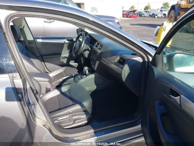 3VWD07AJXFM261172 Volkswagen Jetta 1.8t Se