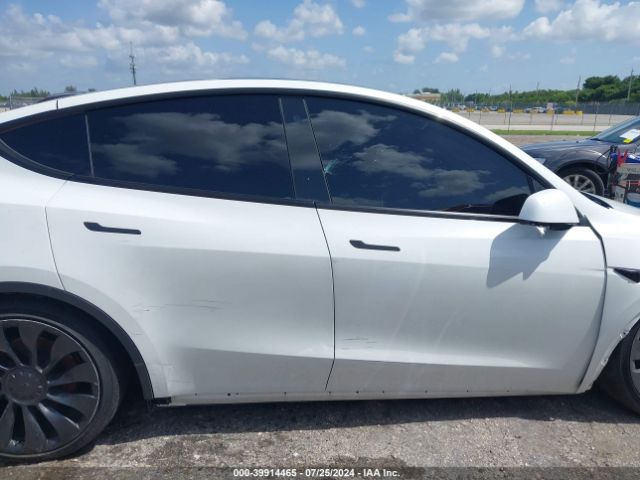 7SAYGDEF2NF562979 Tesla Model Y Performance Dual Motor All-wheel Drive