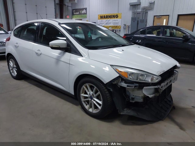Ford FOCUS SE 2015 1FADP3K23FL202504 Image 1