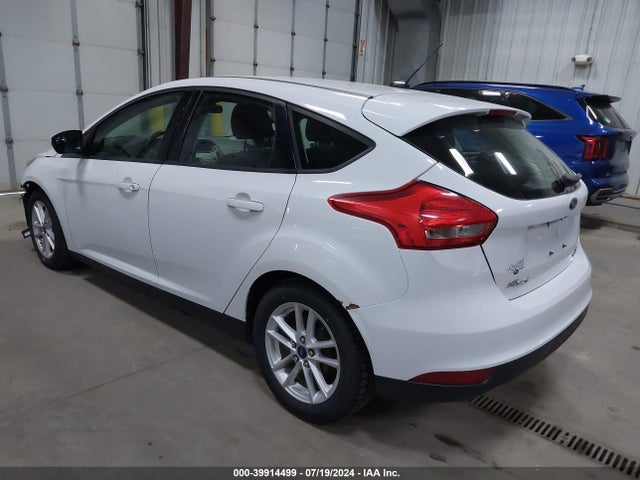 Ford FOCUS SE 2015 1FADP3K23FL202504 Image 3