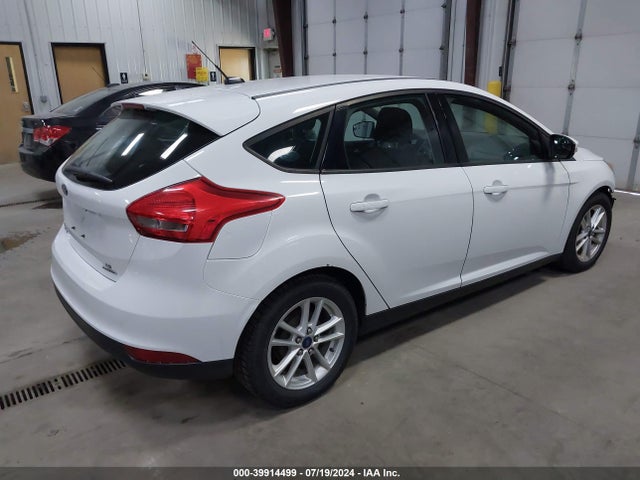Ford FOCUS SE 2015 1FADP3K23FL202504 Image 4