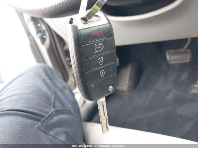 5XYKT3A68FG643624 KIA SORENTO LX