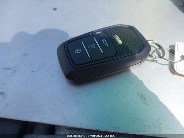 NMTKHMBX5JR012600 Toyota C-hr Xle Premium