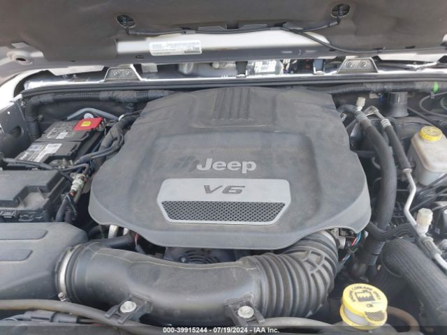 1C4BJWEG9FL704333 Jeep Wrangler Unlimited Sahara