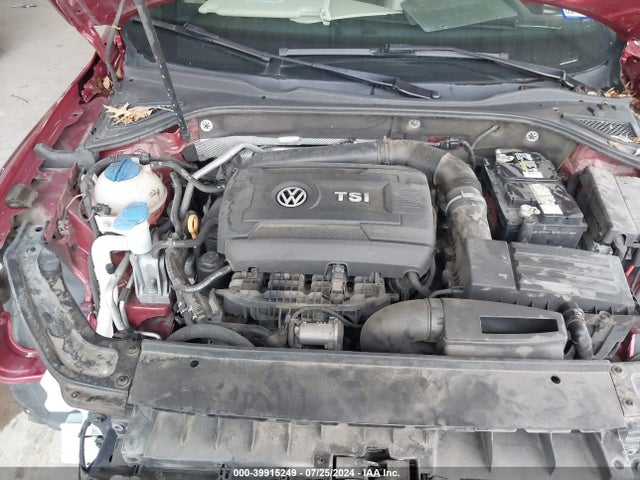 1VWBT7A3XHC028817 Volkswagen Passat 1.8t Se
