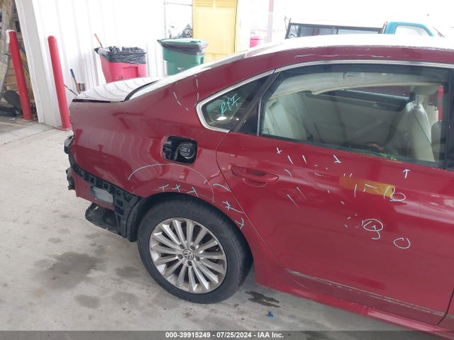 1VWBT7A3XHC028817 Volkswagen Passat 1.8t Se