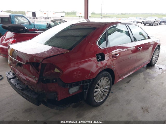 1VWBT7A3XHC028817 Volkswagen Passat 1.8t Se