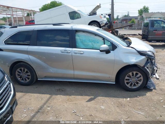 5TDKRKEC9MS068586 Toyota SIENNA LE