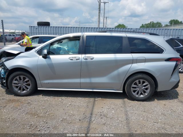 5TDKRKEC9MS068586 Toyota SIENNA LE