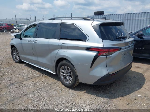 5TDKRKEC9MS068586 Toyota SIENNA LE