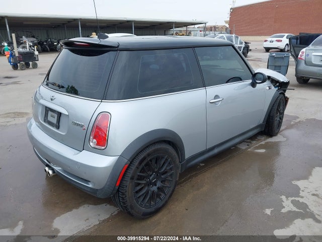 2006 MINI COOPER S WMWRE335X6TJ33497 Photo 3