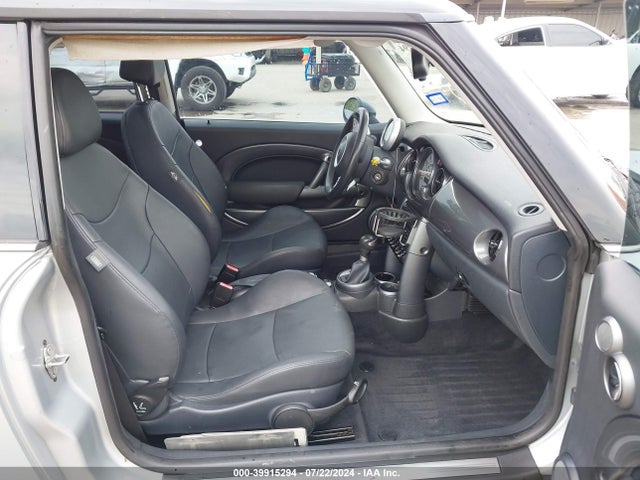 2006 MINI COOPER S WMWRE335X6TJ33497 Photo 4