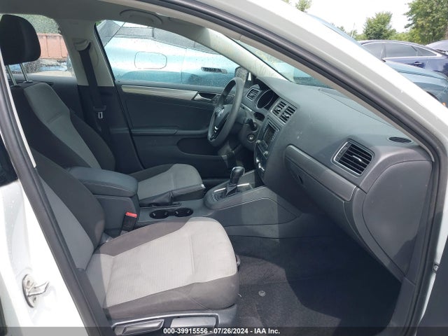 3VW2B7AJ4JM227979 Volkswagen Jetta 1.4t S