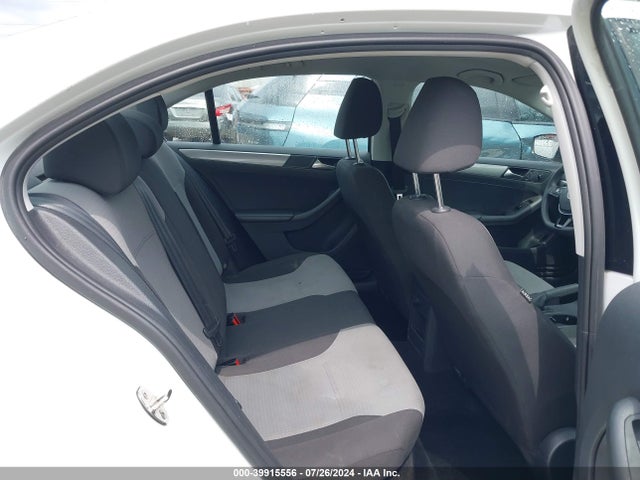 3VW2B7AJ4JM227979 Volkswagen Jetta 1.4t S