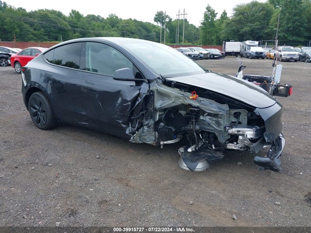 2024 TESLA MODEL Y 7SAYGDEE3RA300253 Photo 0