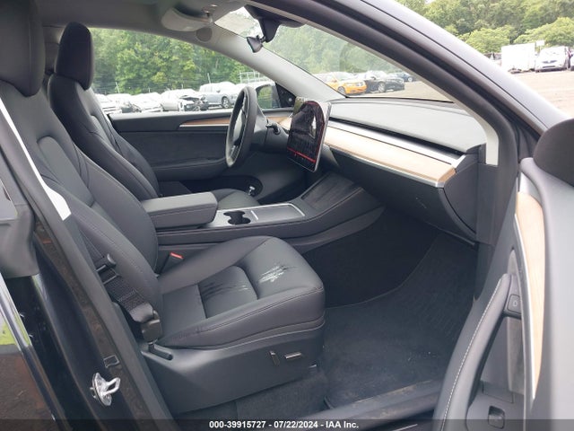 2024 TESLA MODEL Y 7SAYGDEE3RA300253 Photo 4