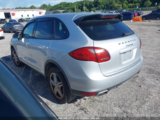 2011 PORSCHE CAYENNE WP1AB2A22BLA45760 Photo 2