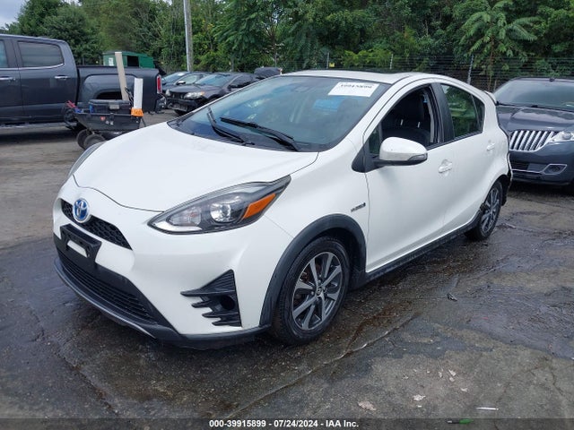 Toyota Prius C Four 2018 JTDKDTB31J1612094 Image 2
