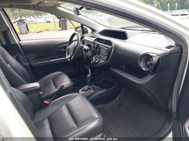 Toyota Prius C Four 2018 JTDKDTB31J1612094 Image 5