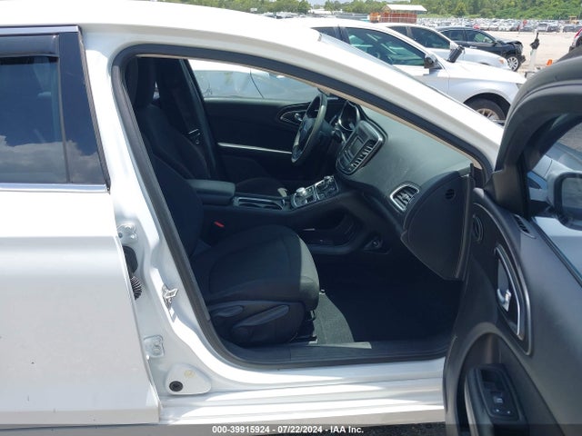 Chrysler 200 Limited 2016 1C3CCCAB7GN166975 Image 5