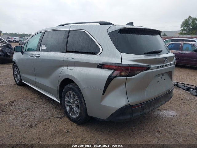 Toyota SIENNA XLE 2024 5TDYRKEC0RS205478 Image 3
