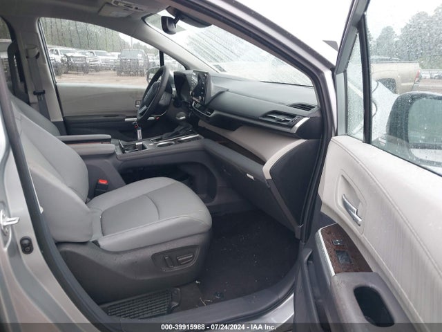 Toyota SIENNA XLE 2024 5TDYRKEC0RS205478 Image 5