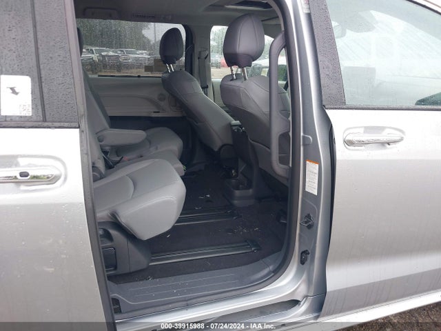 Toyota SIENNA XLE 2024 5TDYRKEC0RS205478 Image 8