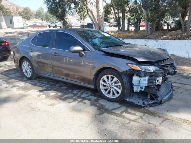Toyota CAMRY LE 2022 4T1C11AK4NU639977 zdjęcie główne
