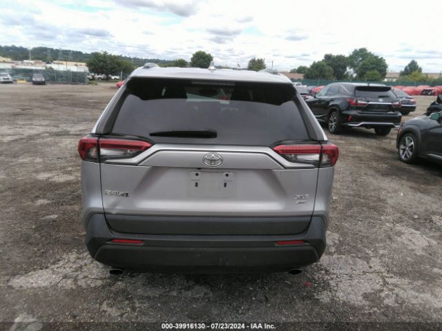 2T3A1RFVXMC236523 Toyota Rav4 Xle Premium