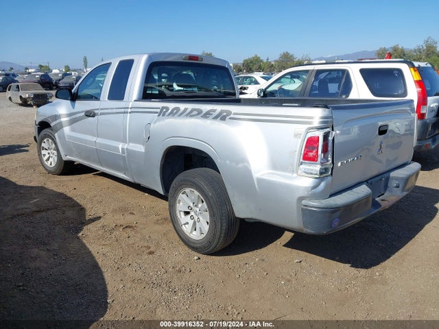 2006 MITSUBISHI RAIDER 1Z7HC22K06S574099 Photo 2
