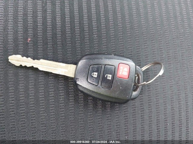 Toyota RAV4 LE 2015 JTMZFREV0FD044693 Image 11