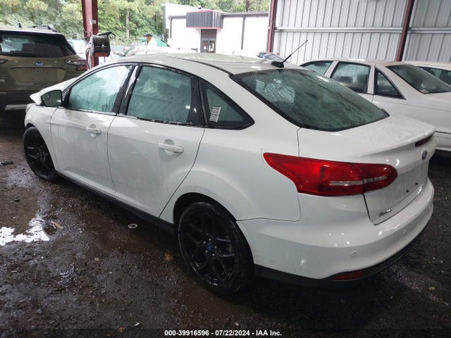 Ford FOCUS SE 2016 1FADP3F22GL374860 Image 3