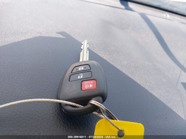 Toyota RAV4 LE 2018 JTMZFREV5JJ736233 Image 11