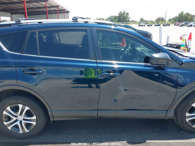 Toyota RAV4 LE 2018 JTMZFREV5JJ736233 Image 13
