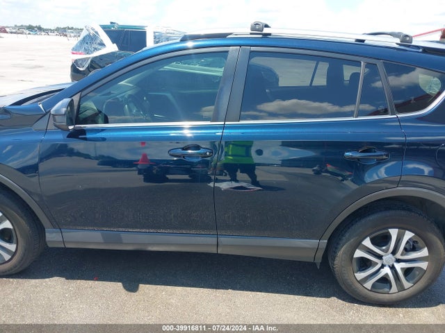 Toyota RAV4 LE 2018 JTMZFREV5JJ736233 Image 14