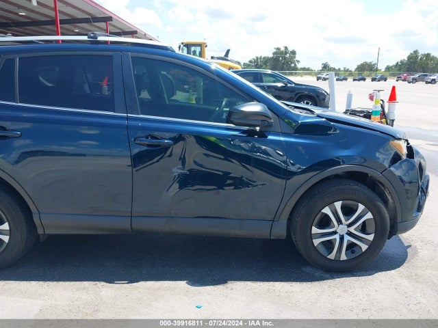 Toyota RAV4 LE 2018 JTMZFREV5JJ736233 Image 17