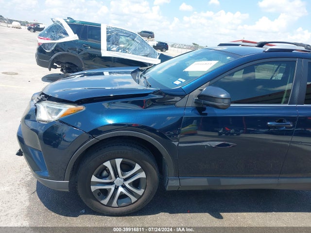 Toyota RAV4 LE 2018 JTMZFREV5JJ736233 Image 18