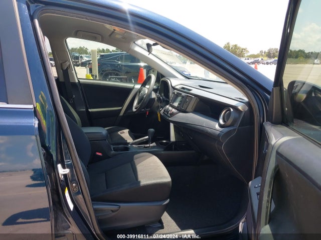 Toyota RAV4 LE 2018 JTMZFREV5JJ736233 Image 5