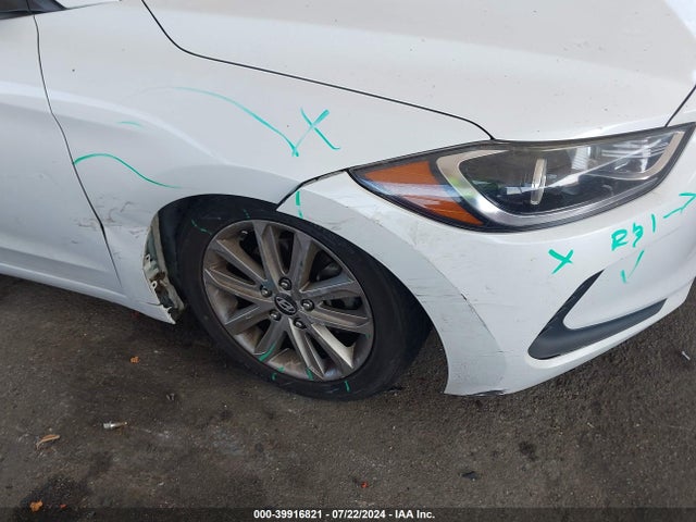 Продажа на аукционе авто 2018 Hyundai Elantra Se, vin: 5NPD74LF5JH303090, номер лота: 39916821