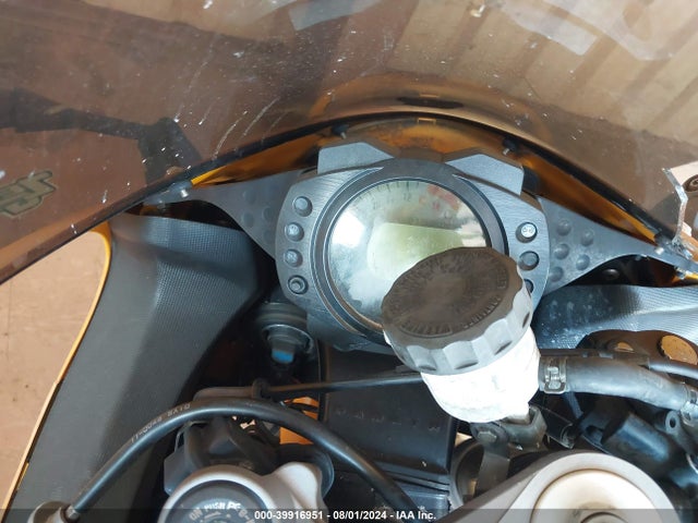 39916951 :رقم المزاد ، JKAZXCD1X6A013925 vin ، 2006 Kawasaki Zx1000 D6f مزاد بيع