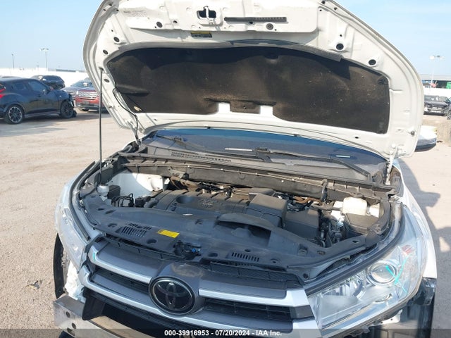 Toyota Highlander Le 2018 5TDZARFH3JS033031 Image 10