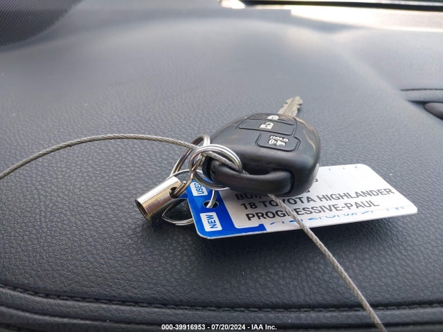 Toyota Highlander Le 2018 5TDZARFH3JS033031 Image 11