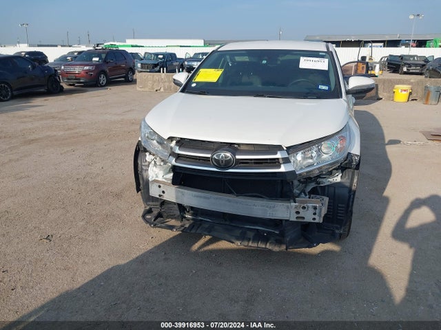 Toyota Highlander Le 2018 5TDZARFH3JS033031 Image 13