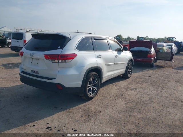 Toyota Highlander Le 2018 5TDZARFH3JS033031 Image 4